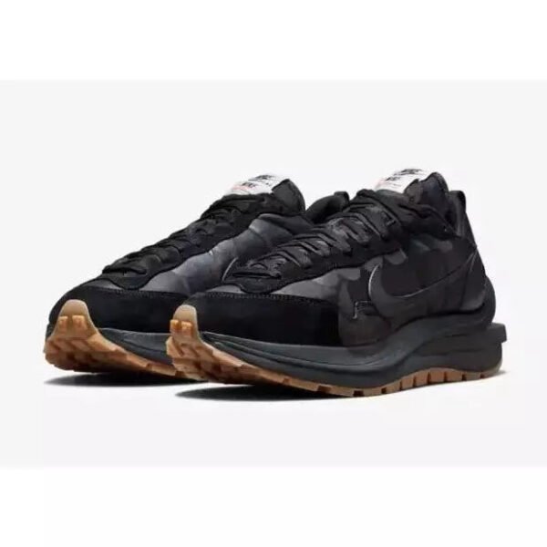 Nike Vaporwaffle Sacai  Black And Gum