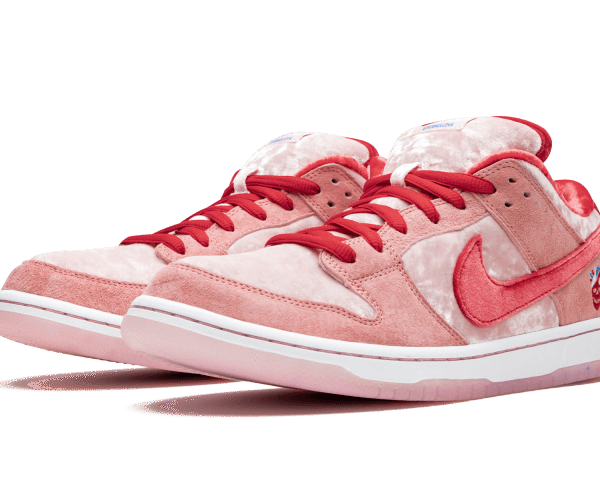 Dunk Low Strange Love